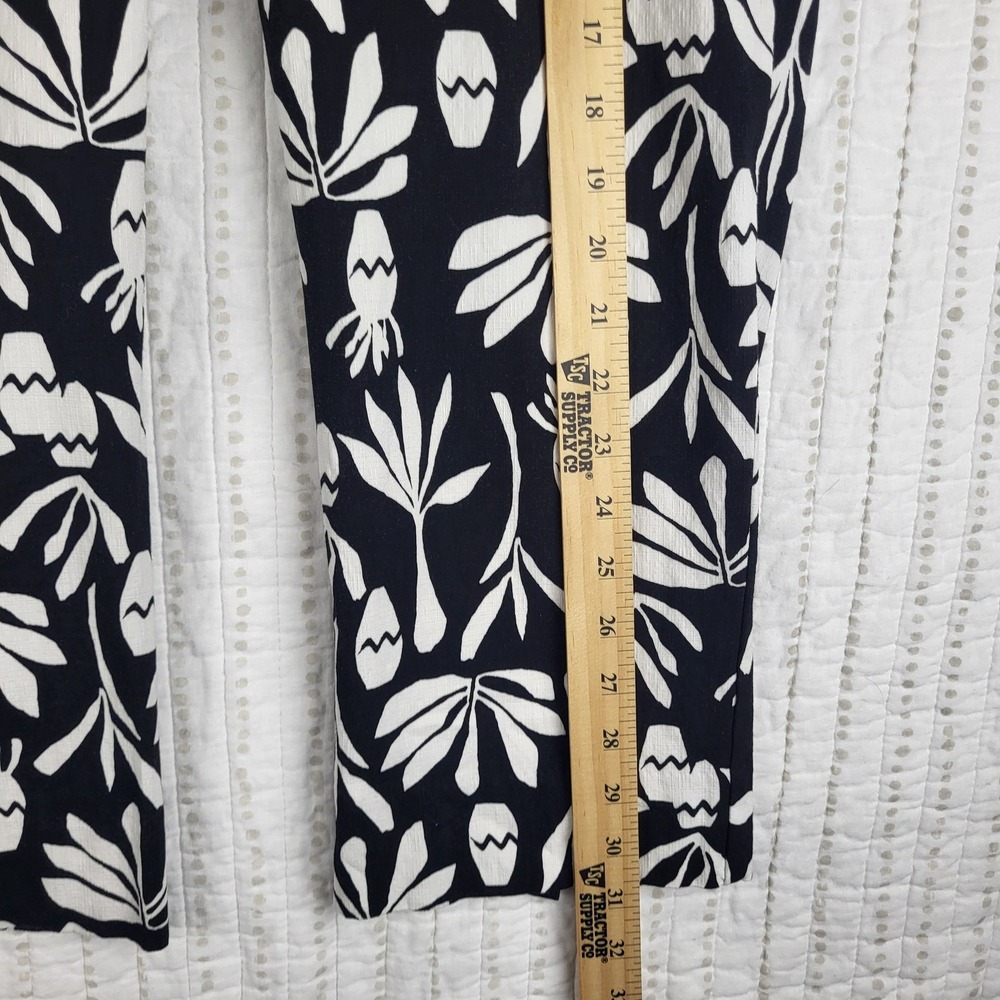Chico's Crop Pants Women 1.5 L Black White Floral Botanical Pull On Casual - Picture 7 of 10